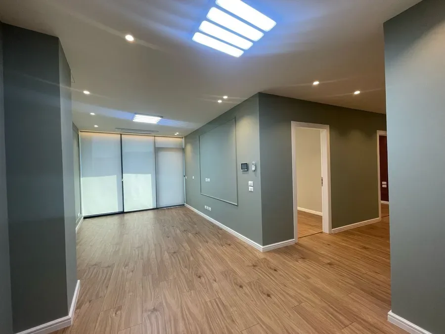 Zyrë për qira Tiranë - qyteti, € 1.500, 100 m² 4
