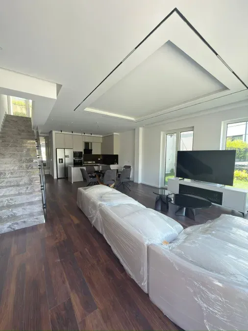 Vile me qera - Liqeni i Thate, € 4.500, 425 m² 2