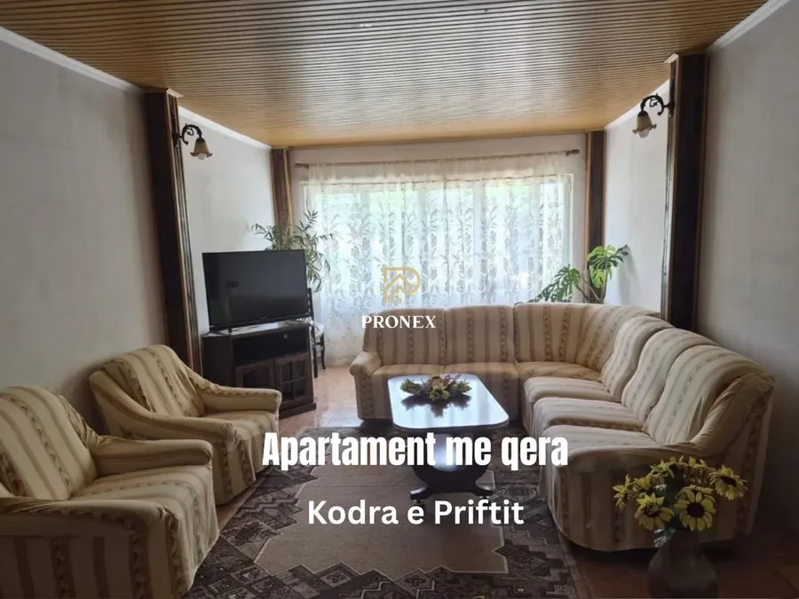 Jepet me qera papafingo në katin e dyte te nje vile 3 kateshe ne zonen e Kodres se Priftit ne rrugen Disha, € 373, 96 m²