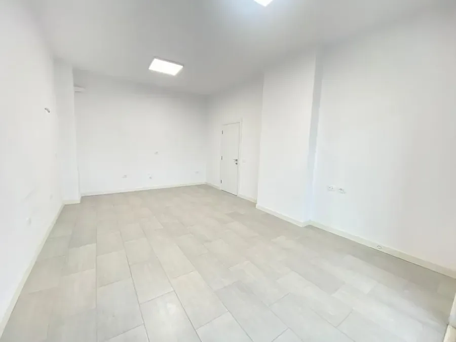 Ambjent Zyre me qera - Square 21, € 700, 62 m² 4