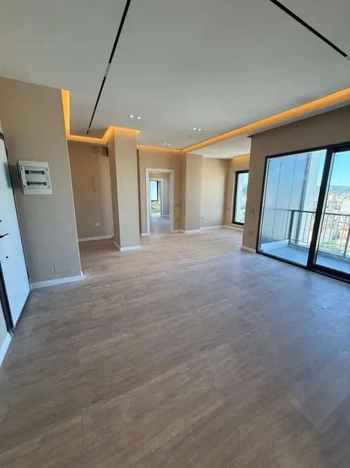 Ambjent zyre me qera - Rruga e Barrikadave, € 1.300, 130 m² 2