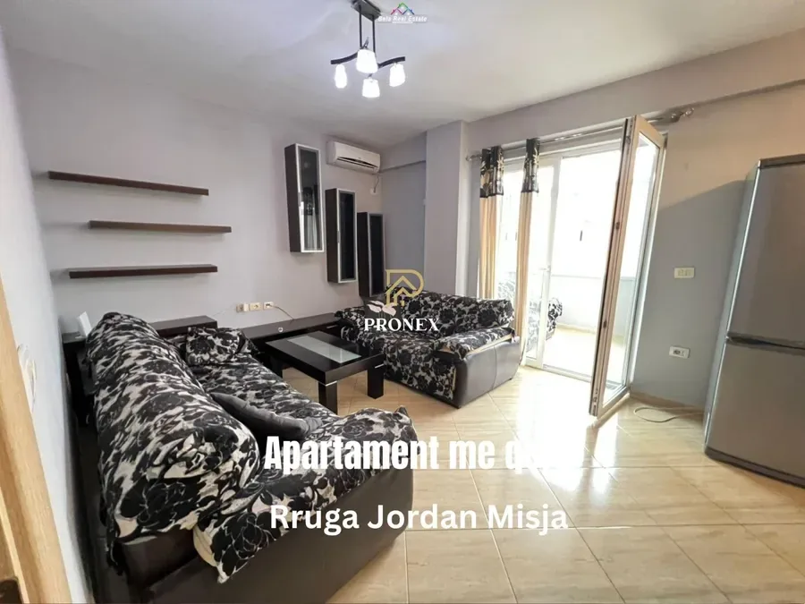 Jepet me qera apartament + verande/Penthouse katin e peste te nje pallati te ri ne zonen e Bulevardit te Ri, € 520, 110 m²