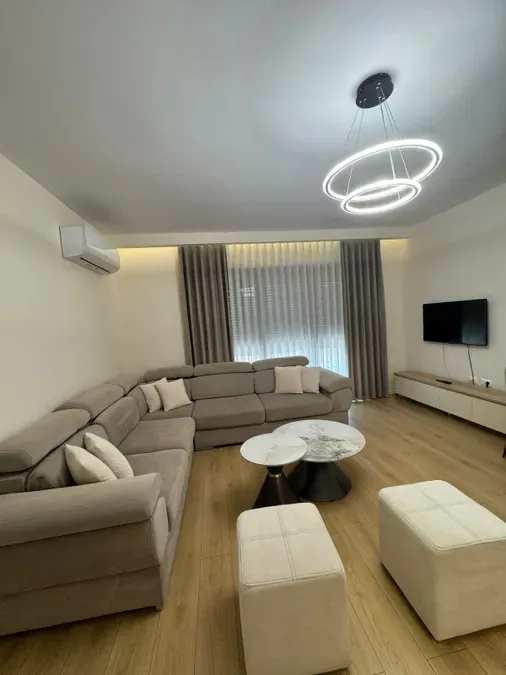 APartament me qera - Bulevardi i Ri, € 700, 68 m² 2