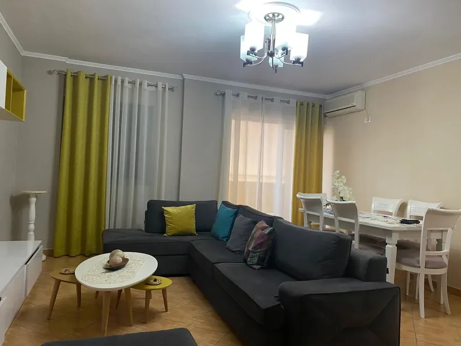 Apartament me qera - Pallati me shigjeta, € 681, 91 m² 2