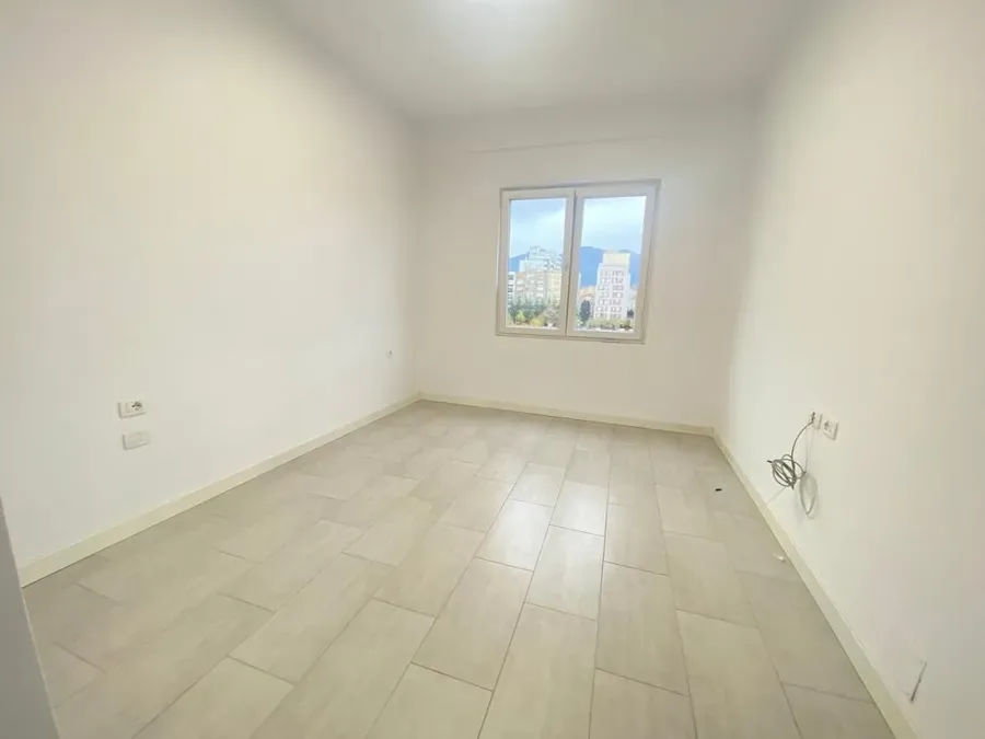 Ambjent Zyre me qera - Square 21, € 700, 62 m² 3