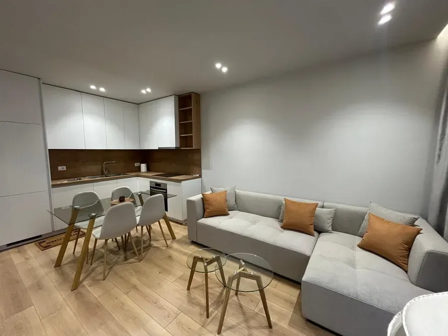 APartament me qera - Don Bosko, € 850, 100 m² 2