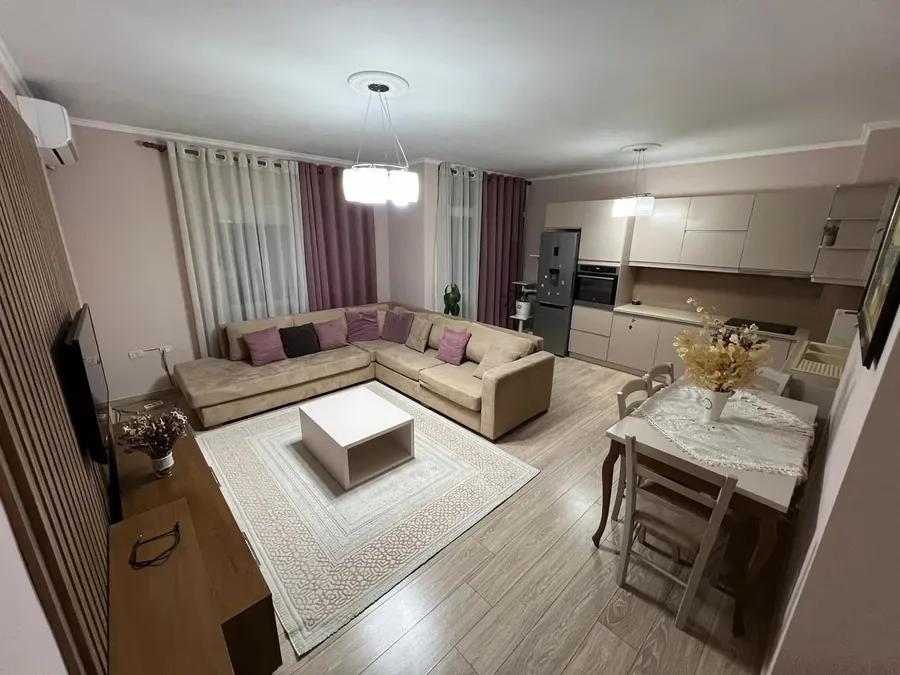 Apartament me qera - Astir, Vila L, € 577, 106 m² 2