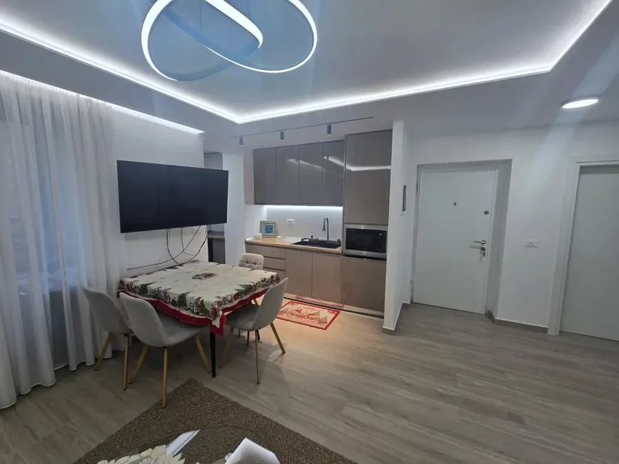 Shitet apartament në katin e dyte te nje pallati te zona e Brrylit, tek rruga Arkitekt Kasemi, perball Tirana Bank, brenda Unazes, € 200.000, 76 m² 2