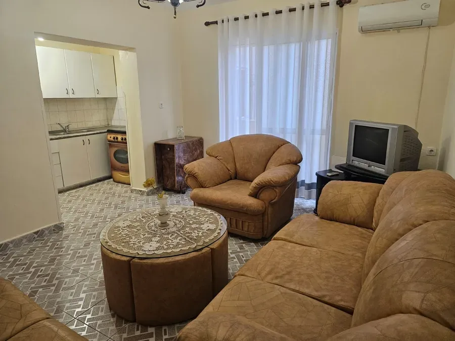 Jepet me qera apartament tek Bulevardi Zogu i Pare, ne krah te Fakultetit te Shkencave te Natyres, mbrapa gazetes Celesi, rrugica Hamid Shijaku,, € 600, 90 m² 3