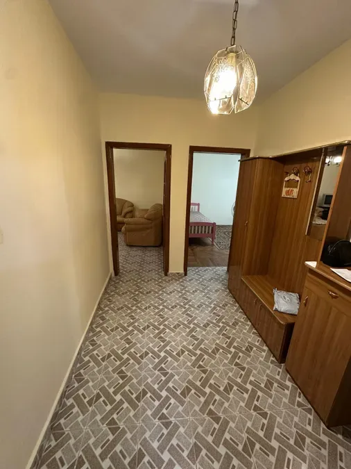 Jepet me qera apartament tek Bulevardi Zogu i Pare, ne krah te Fakultetit te Shkencave te Natyres, mbrapa gazetes Celesi, rrugica Hamid Shijaku,, € 600, 90 m² 2