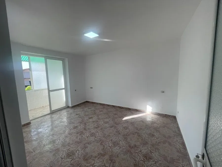 Apartament me qera - Stacioni i Trenit, € 529, 75 m² 2