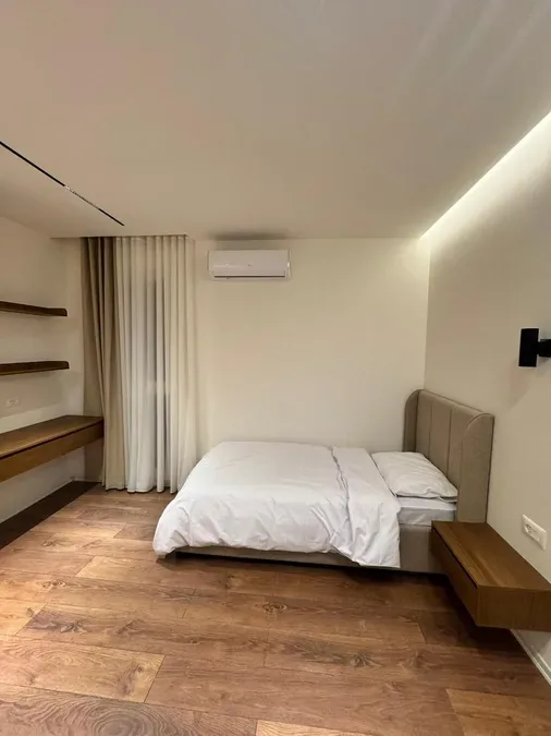 Jepet me qera apartament ne zonen e Xhamllikut, rruga Telo Ndini, € 780, 75 m² 2