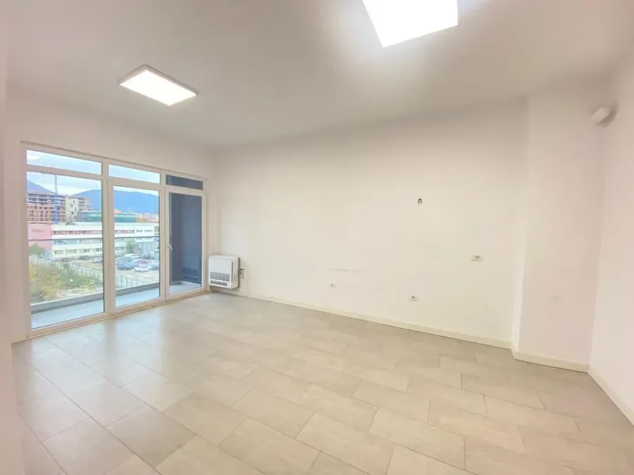 Ambjent Zyre me qera - Square 21, € 700, 62 m² 2