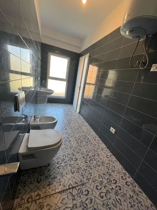 Jepet me qera apartment 1+1 ne zonen e Zogut te Zi, rruga Dritan Hoxha, kompleksi Aura,, € 500, 70 m² 3