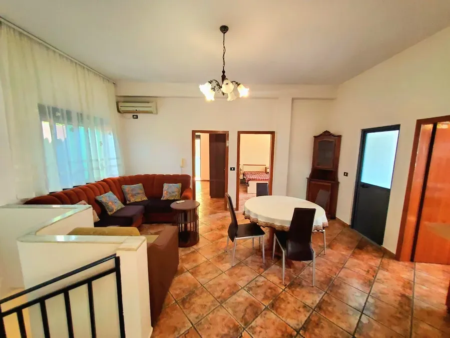 Apartament për qira Rr. e Durresit - Rr. Bogdanëve (Tiranë - qyteti), € 550, 100 m² 2