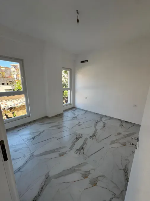 Jepet me qera apartment 1+1 ne zonen e Zogut te Zi, rruga Dritan Hoxha, kompleksi Aura, € 500, 65 m² 2