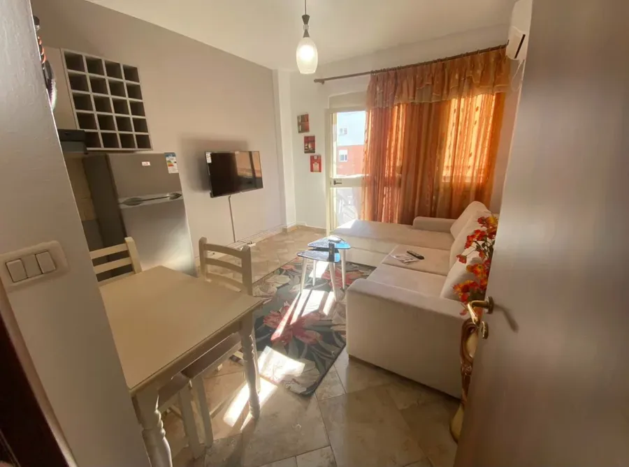 Apartament 1+1 me qira tek Komuna e Parisit, € 600, 65 m² 2