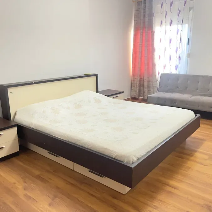 Apartament me qera - Xhamlliku, € 640, 67 m² 4