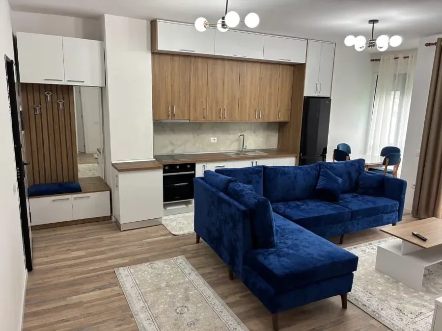 Jepet me qera apartament në katin e trete te nje pallati te ri i sapo perfunduar, ne zonen e Liqenit te Thate, rruga Hiqmet Buzi, € 750, 75 m²