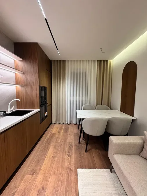 Jepet me qera apartament ne zonen e Xhamllikut, rruga Telo Ndini, € 780, 75 m² 3