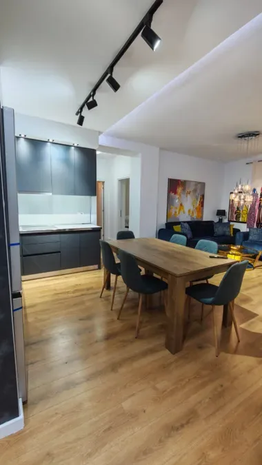 Apartament me qera - Komuna e Parisit, € 950, 105 m² 3