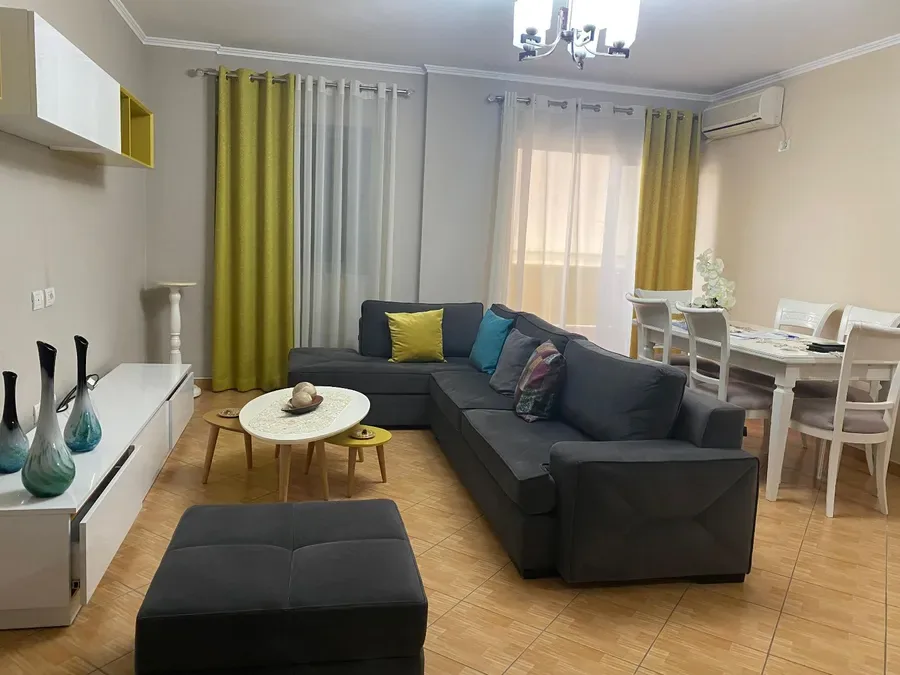 Apartament me qera - Pallati me shigjeta, € 681, 91 m²