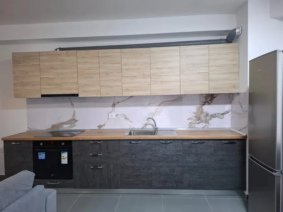Jepet me qera apartament 3+1te pallatet e Bashkise, rruga 5 Maji, € 650, 116 m² 3