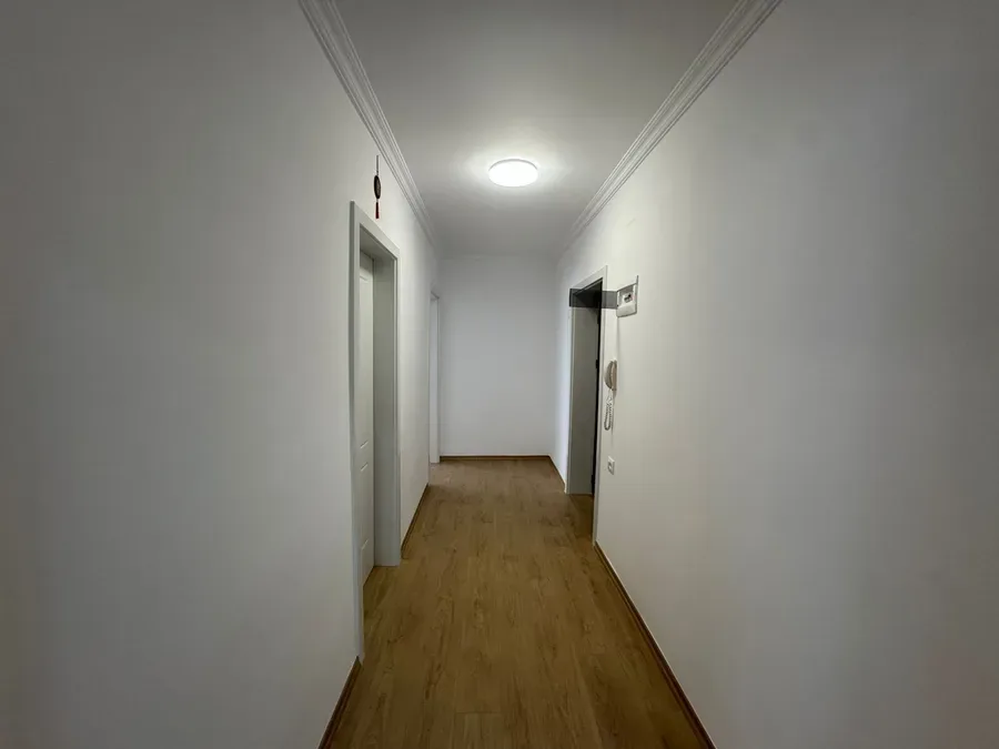 Zyre me qera - Pazari i Ri, € 1.200, 88 m² 3
