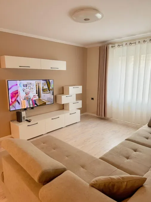Apartament me qera - Qender, € 800, 76 m² 2