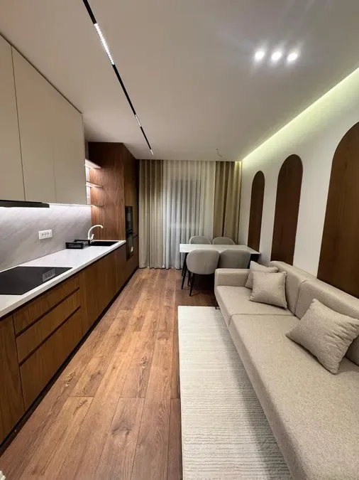 Jepet me qera apartament 2+1 ne zonen e Xhamllikut, rruga Telo Ndini,, € 830, 75 m²