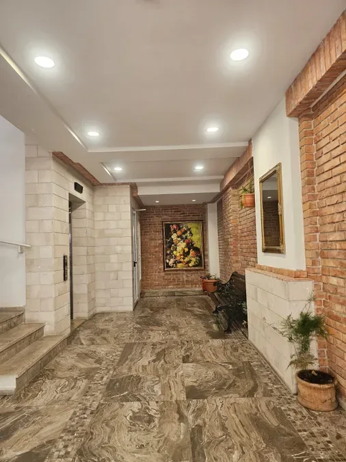 Ambient Zyre me qera - Liceu Artistik, € 1.200, 74 m² 2