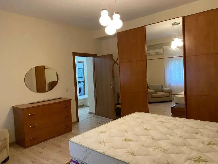 Jepet me qera apartament tek Bulevardi Zogu i Pare, ne krah te Fakultetit te Shkencave te Natyres, mbrapa gazetes Celesi, rruga Hamid Shijaku, € 750, 120 m² 4