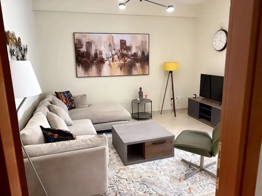 Jepet me qera apartament + verande/Penthouse katin e peste te nje pallati te ri ne zonen e Bulevardit te Ri, € 520, 110 m² 3
