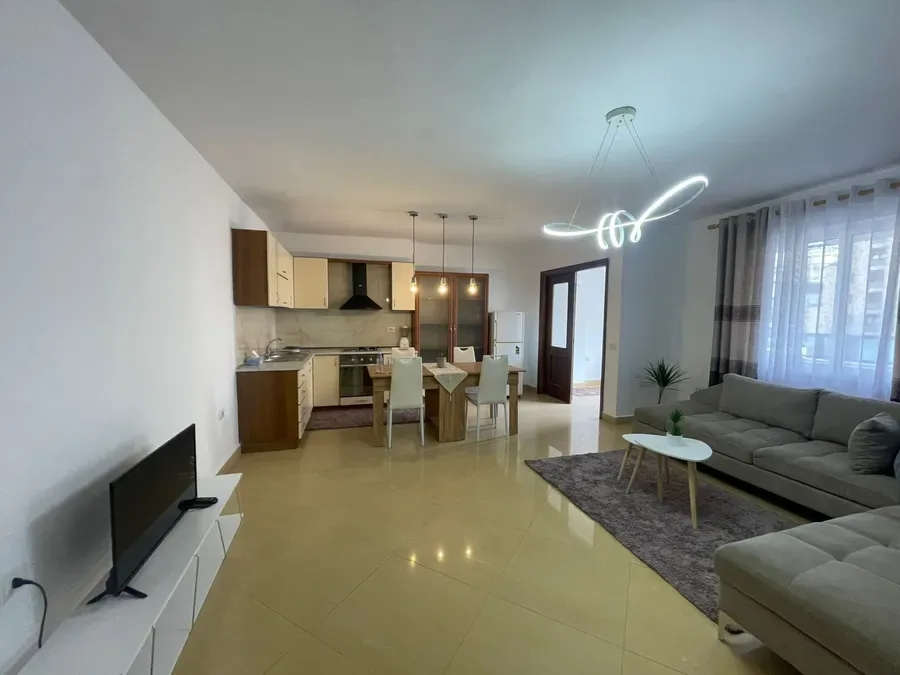 Apartament me qera - Qender, € 700, 100 m² 4