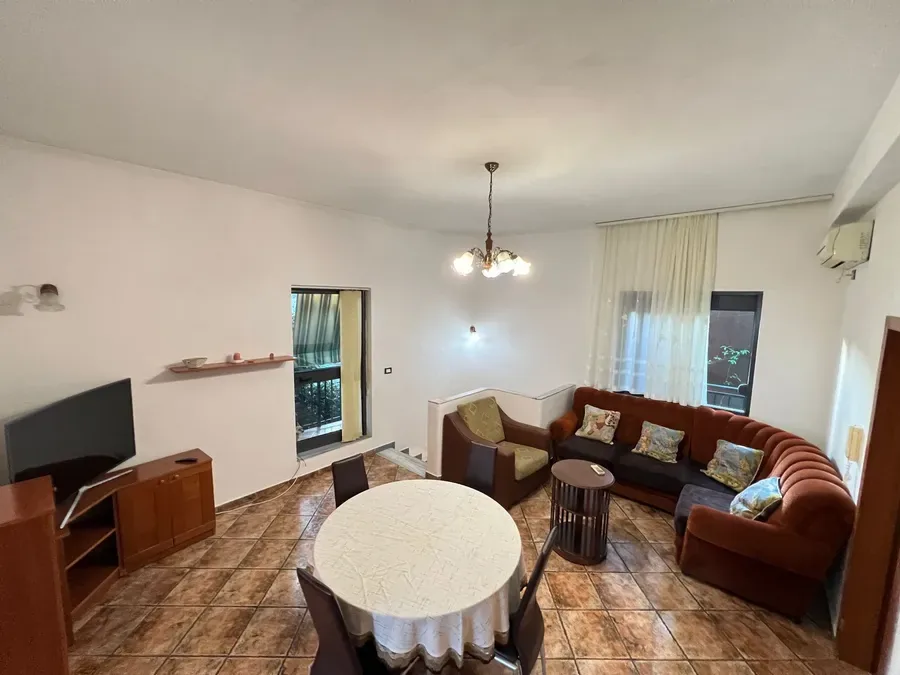 Apartament për qira Rr. e Durresit - Rr. Bogdanëve (Tiranë - qyteti), € 550, 100 m² 3