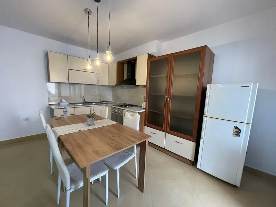 Apartament me qera - Qender, € 700, 100 m² 4