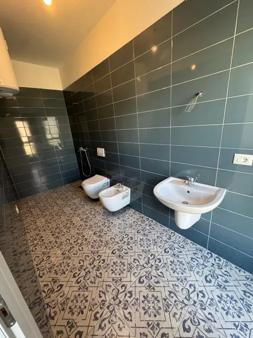 Jepet me qera apartment 1+1 ne zonen e Zogut te Zi, rruga Dritan Hoxha, kompleksi Aura,, € 500, 70 m² 4