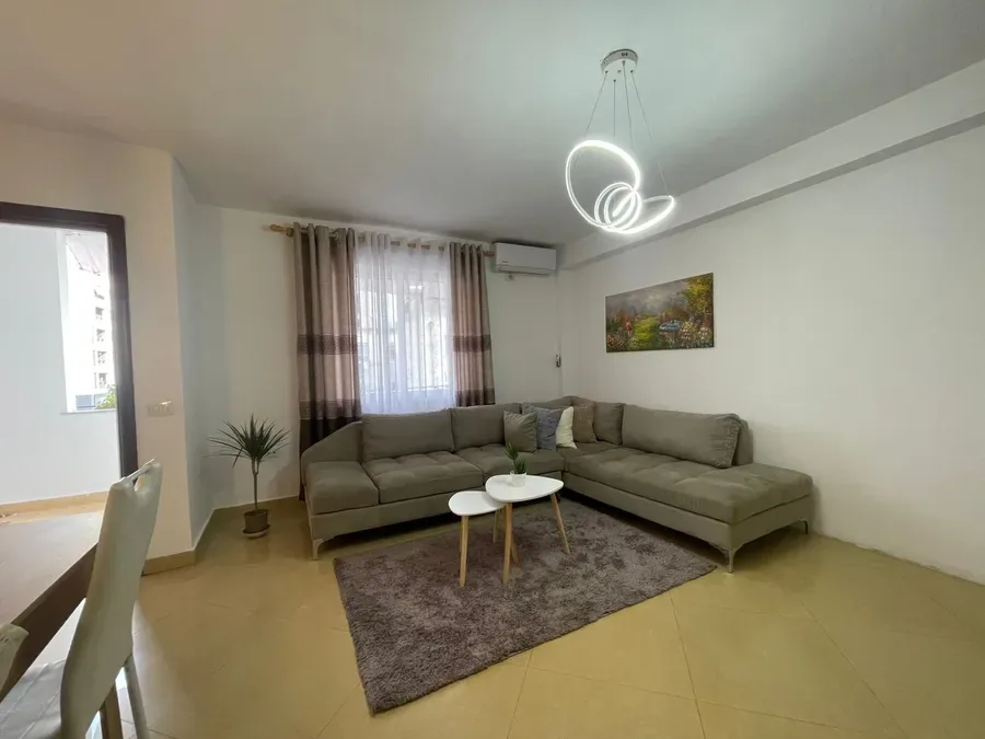 Apartament me qera - Qender, € 700, 100 m² 2
