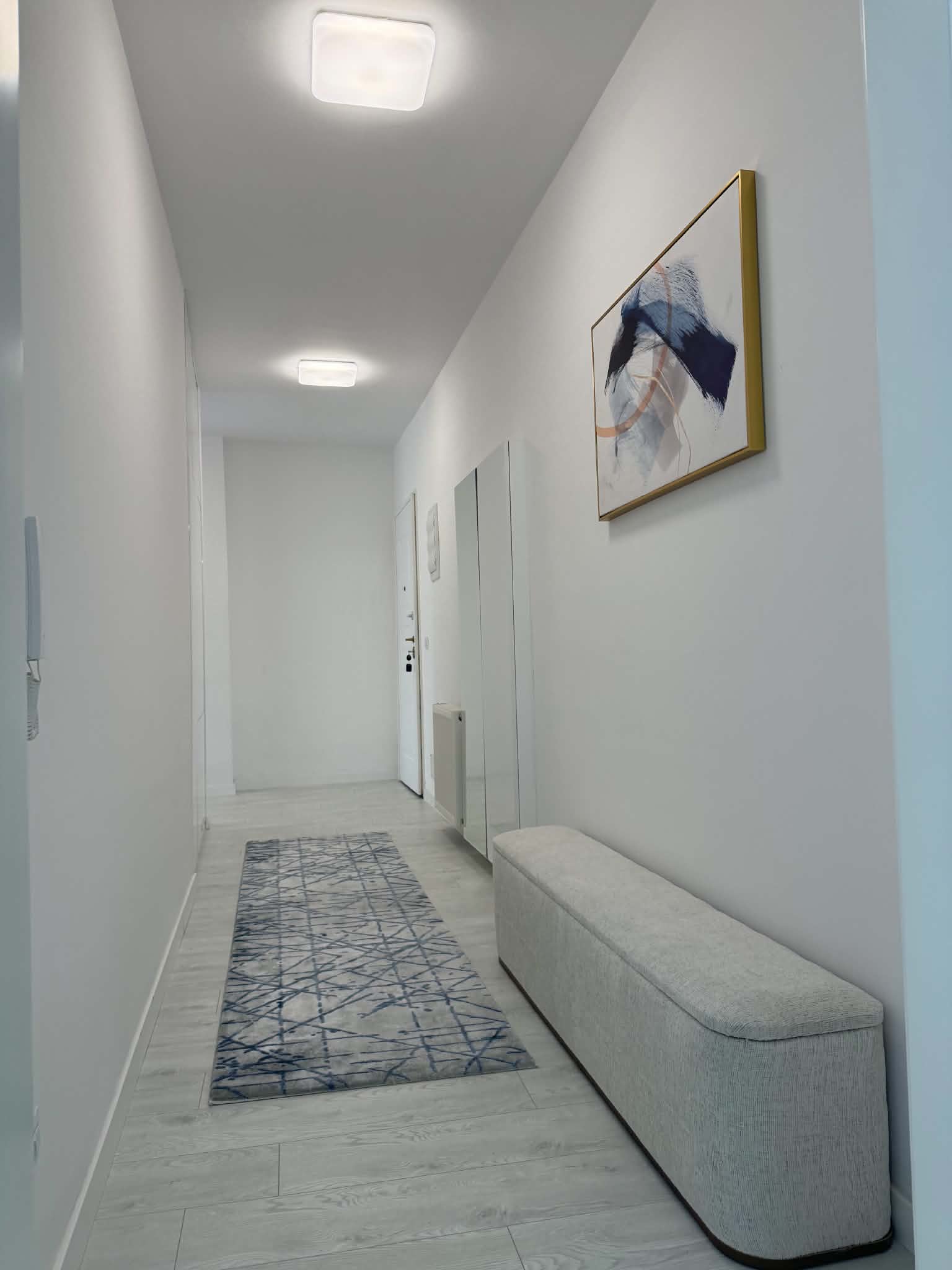 Banese me qira, 119 m2, ne Royall Mall, vetem per nderkombetare