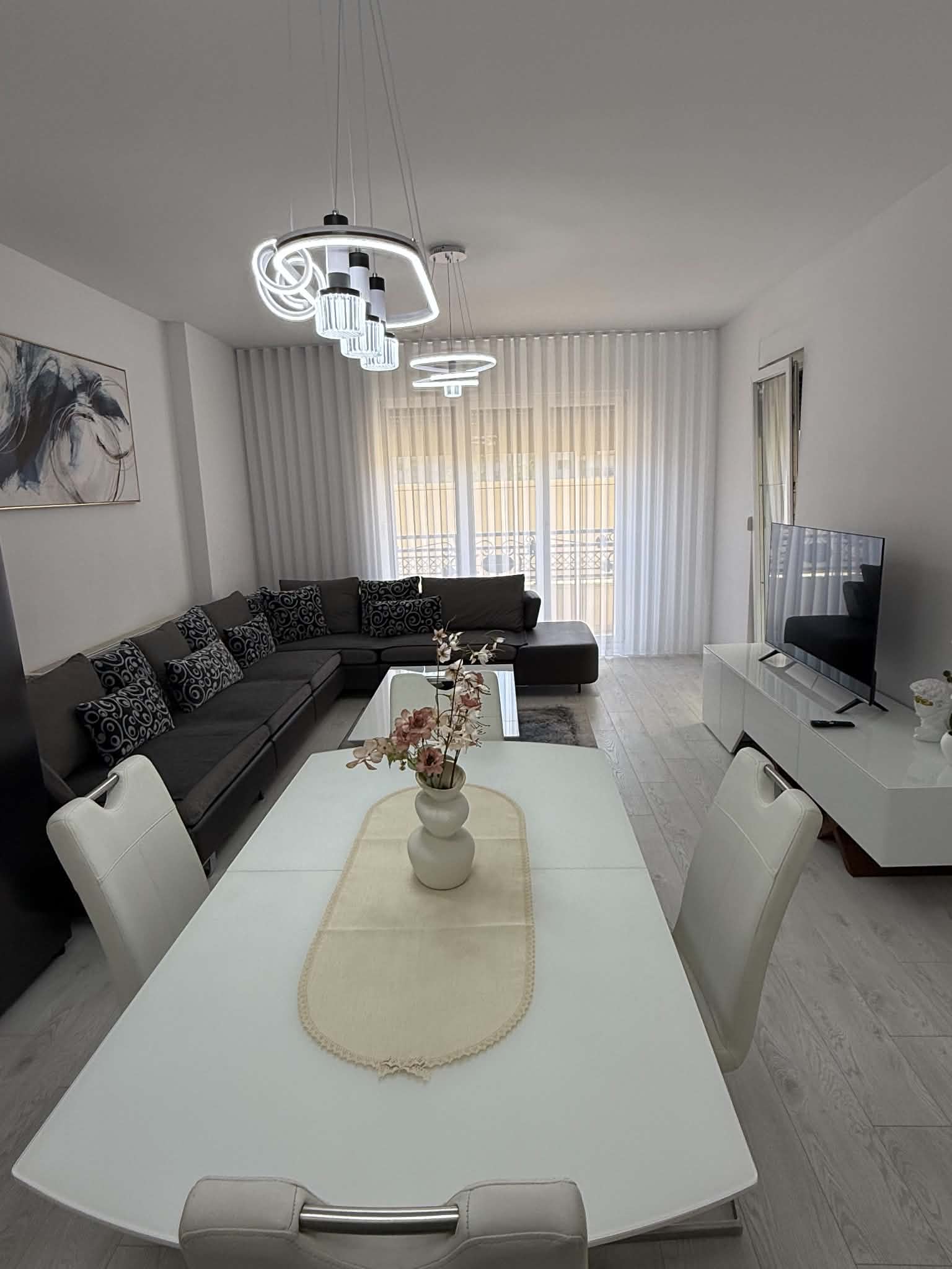 Banese me qira, 119 m2, ne Royall Mall, vetem per nderkombetare 2