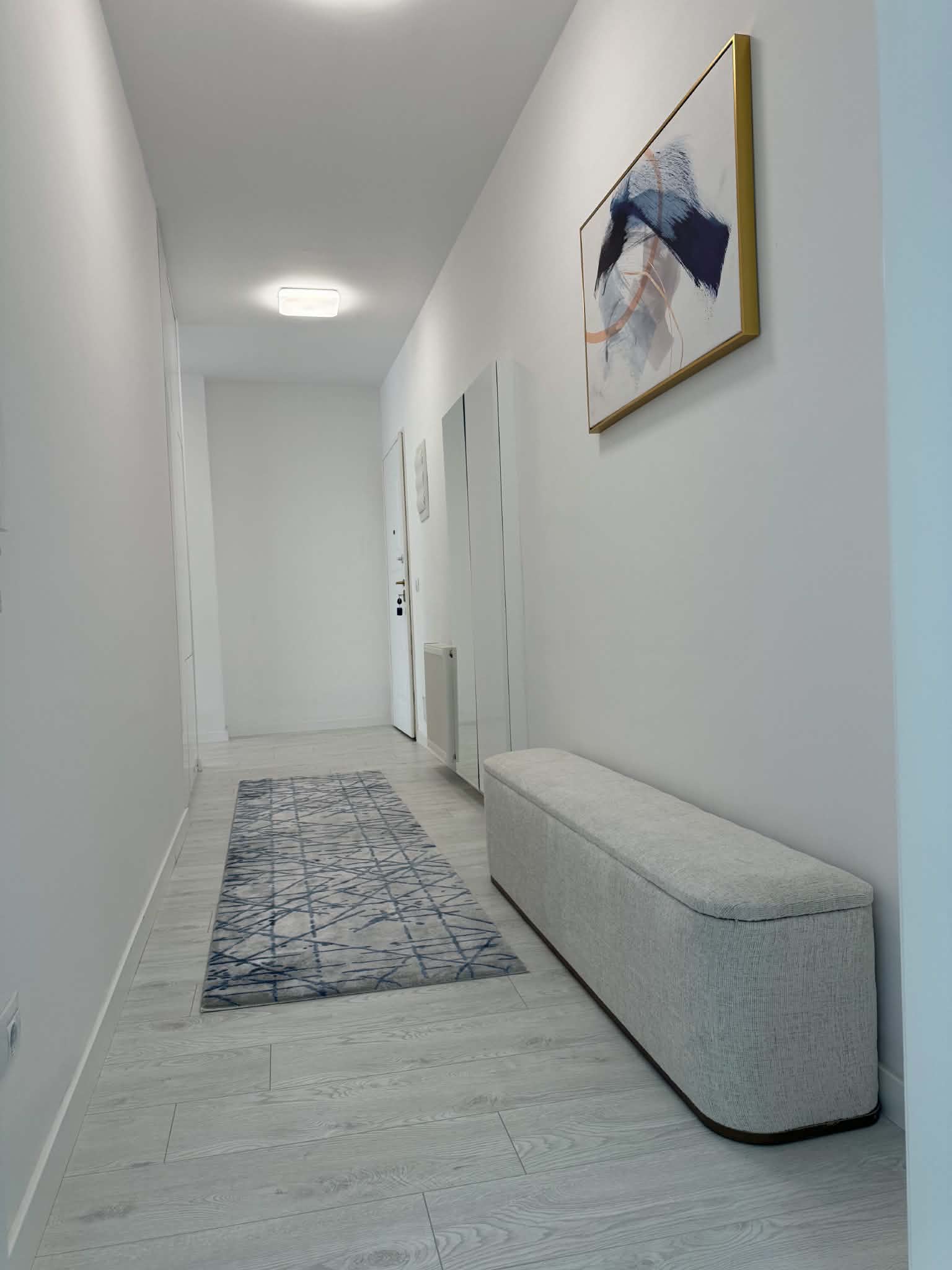 Banese me qira, 119 m2, ne Royall Mall, vetem per nderkombetare
