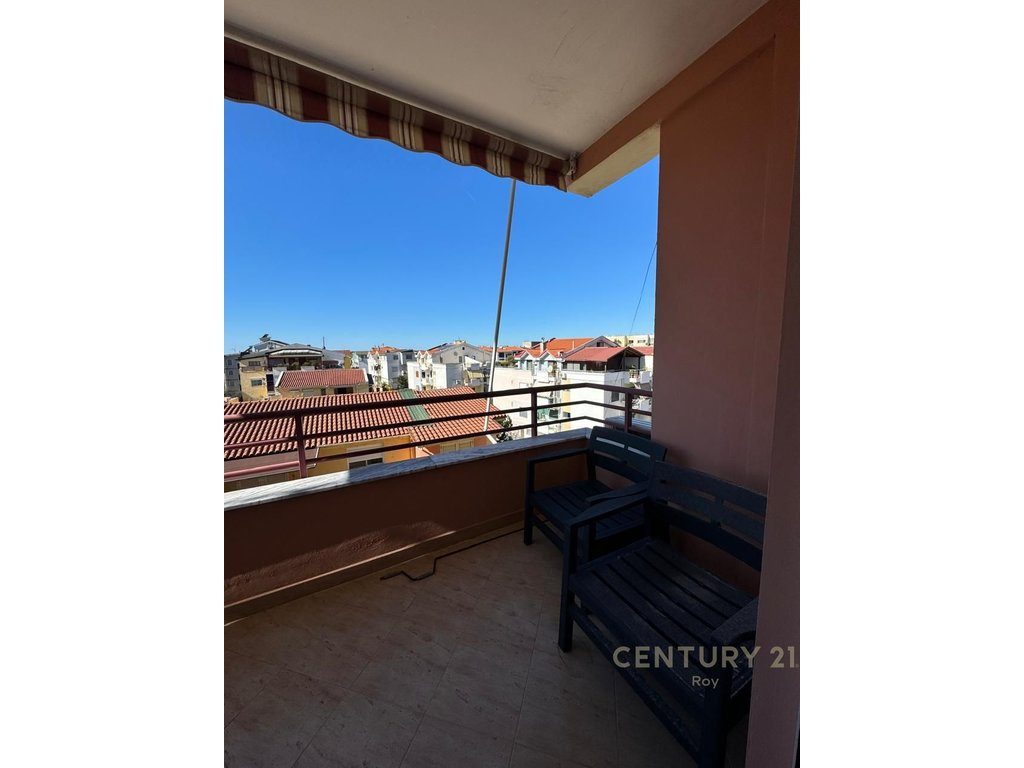 Shiten 2 Apartamente të Bashkuara në 1 – Golem, Pranë Detit