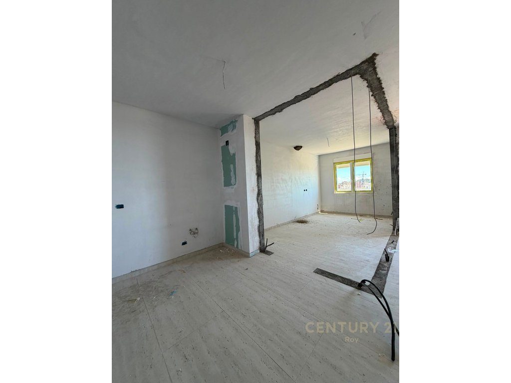 SHITET SUPER APARTAMENT ME PAMJE DETI NE QENDER TE GOLEMIT!!!! 3