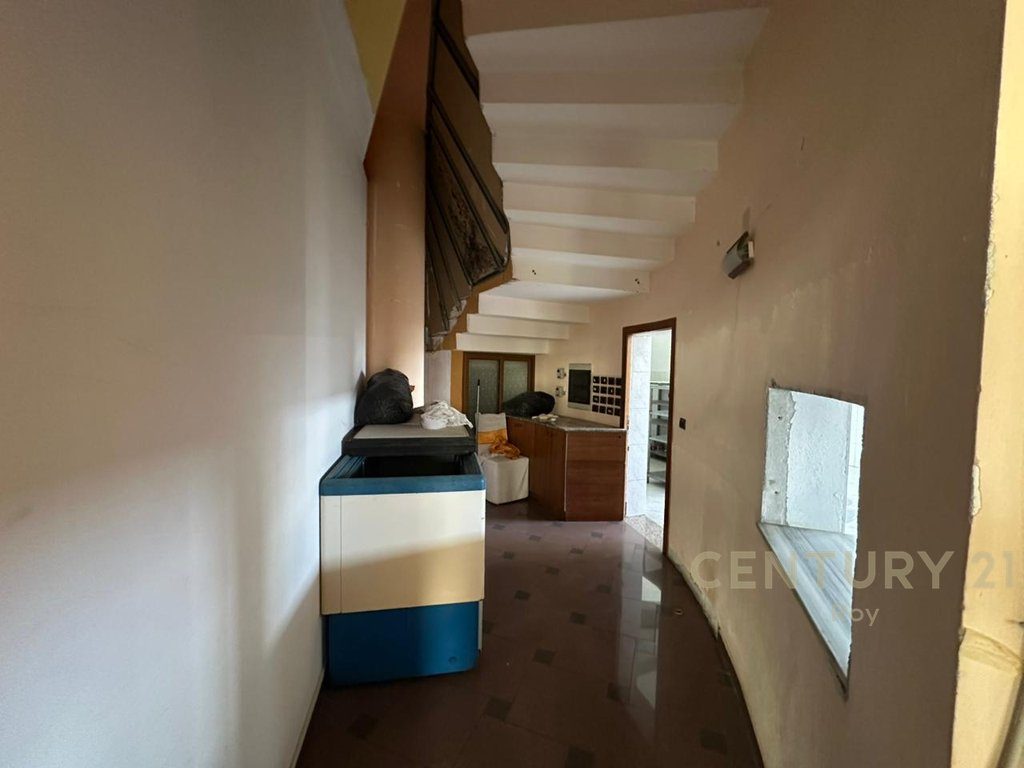 NJESI BIZNESI PER INVESTIM NE HYRJE TE KAVAJES BAR/RESTORANT/HOTELERI!!!