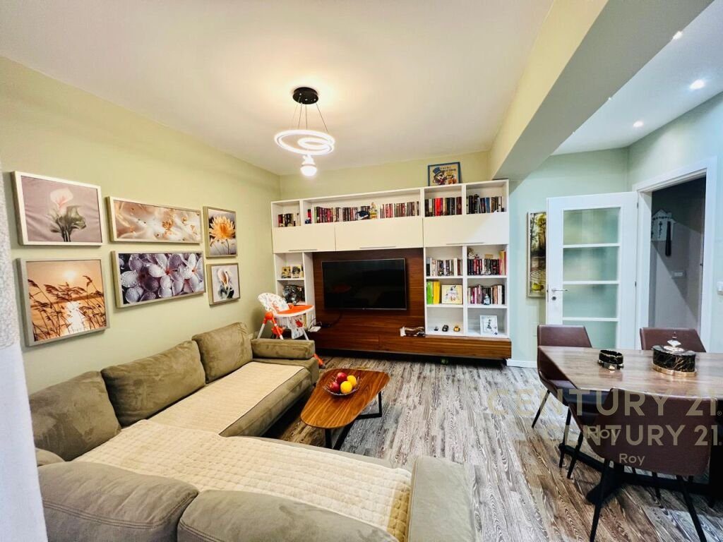 JEPET APARTAMENT ME QIRA PRANE MUZEUT TE DESHMOREVE NE DURRES!!!