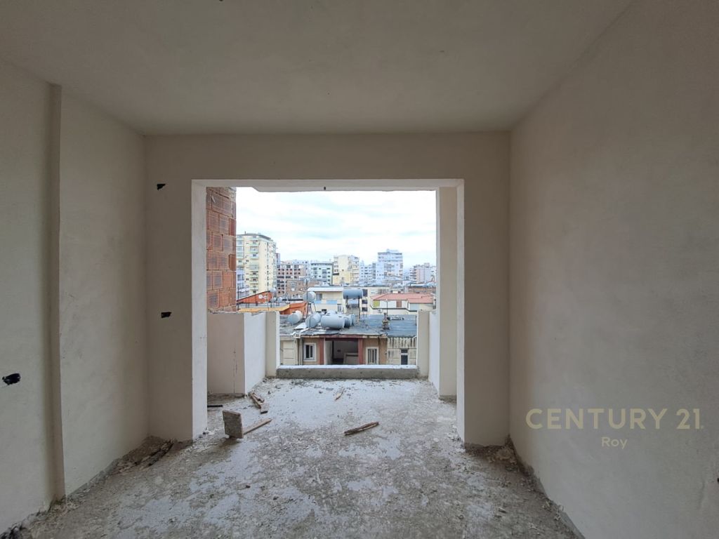 SHITET APARTAMENT 2+1+2 NE QENDER TE DURRESIT ! 4
