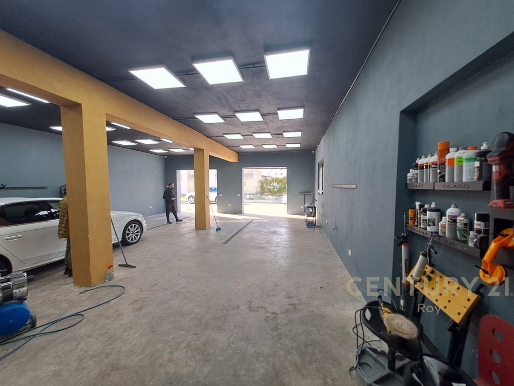 GODINE (SHTEPI +MAGAZINE) PER SHITJE NE DURRES - 450.000€ | 450 m²