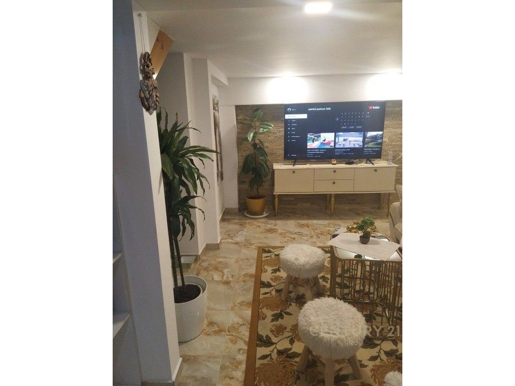 SHITET DUPLEX 3+1 TEK MALI I ROBIT!ME PAMJE NGA PISHINA! 2
