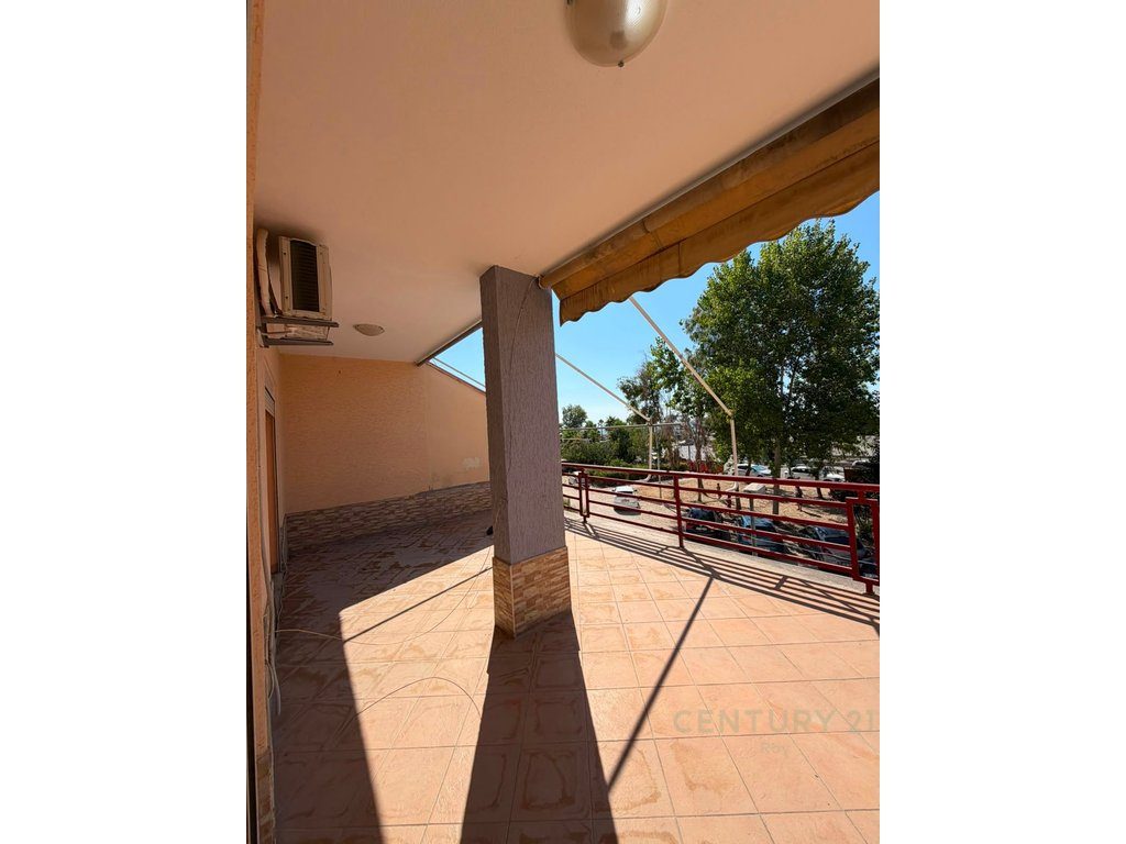 SHITET APARTAMENT 2+1+2 NE VIJE TE PARE ME PAMJE DETI NE QENDER TE GOLEMIT!!! 3