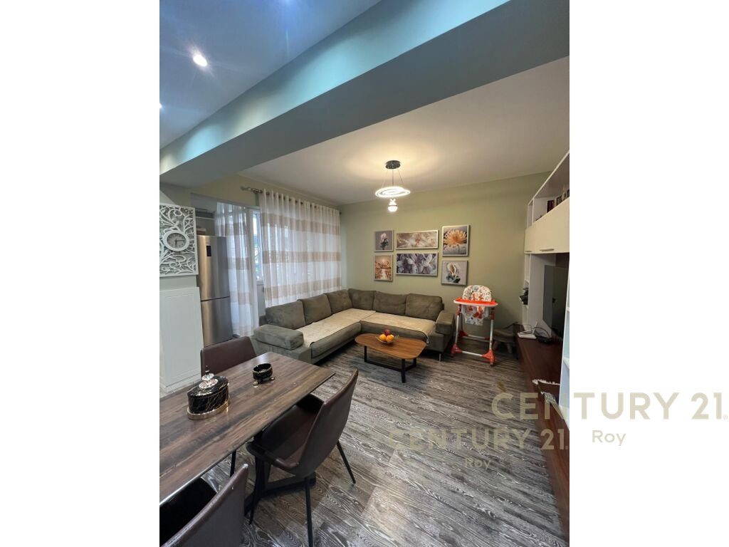 JEPET APARTAMENT ME QIRA PRANE MUZEUT TE DESHMOREVE NE DURRES!!! 3
